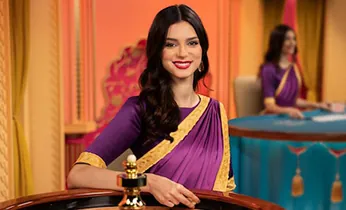 Bàn chơi Roulette với bánh xe quay và chip cược